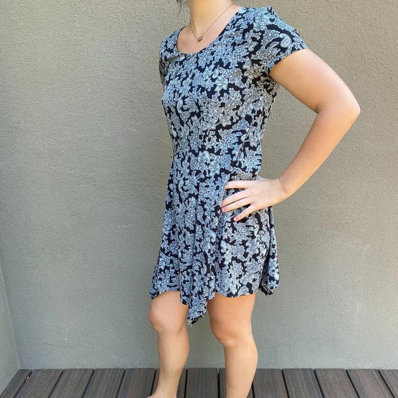 MIMI CHICA Handkerchief Hem Dress Sundress Mini Dress - size Small - Picture 2 of 4